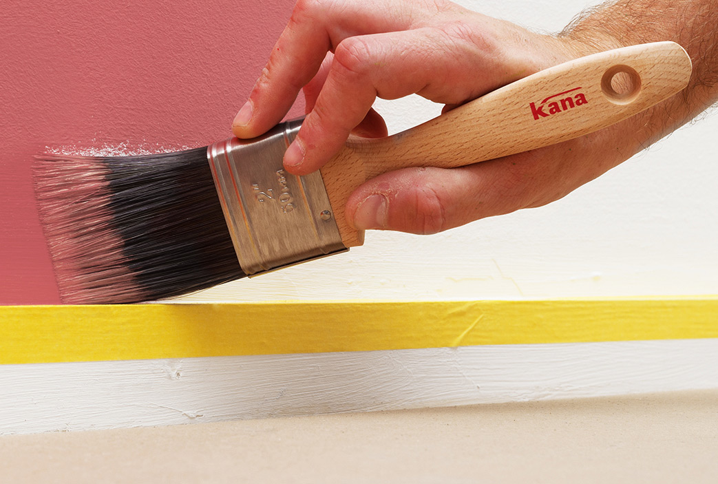Paint brush from the Kana brand is used to paint above skirting board.
